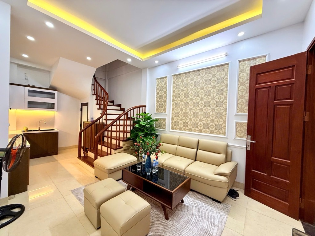 Nhà đẹp Pháo Đài Láng, lô góc 5 tầng chỉ 7,85 tỷ, gần phố, sầm uất - Ảnh 1