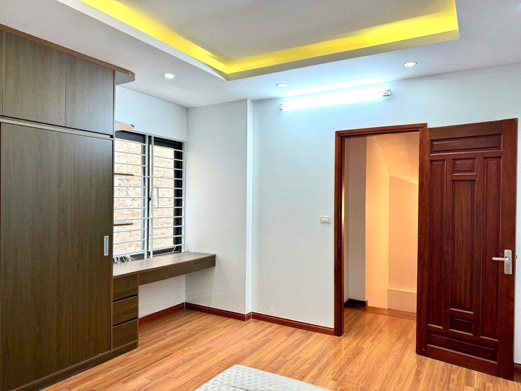 Nhà đẹp Pháo Đài Láng, lô góc 5 tầng chỉ 7,85 tỷ, gần phố, sầm uất - Ảnh 4