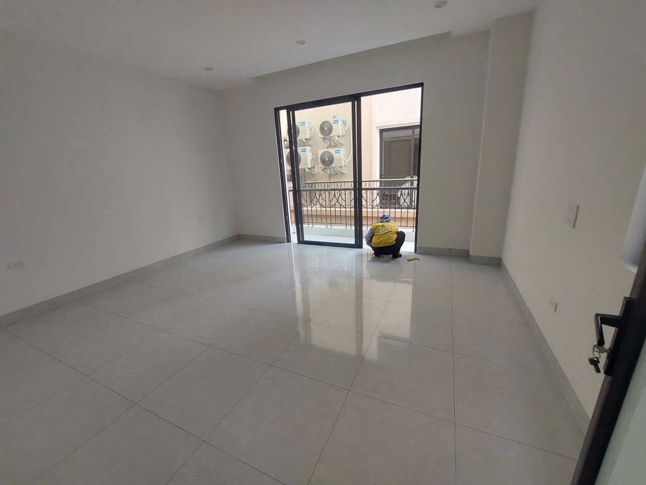 LK xẻ khe 105m2 hoàn thiện 2 tầng - Trục đường 20m - Giá RẺ nhất Vinhomes Ocean Park 2 - Ảnh 2