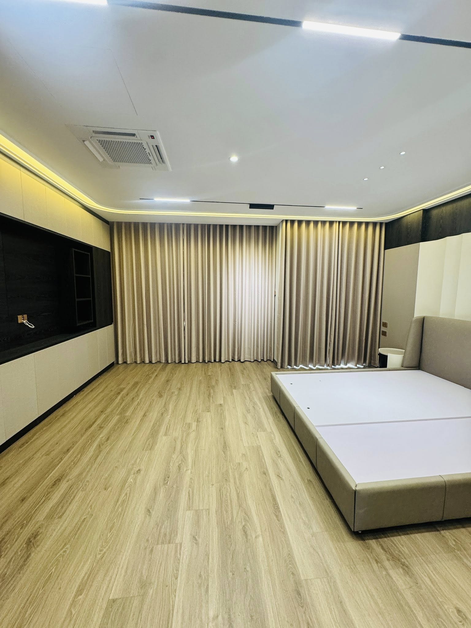 Bán Gấp Nhà Ngọc Thụy 56m2 8T Gara 2 Ô Tô, MT 5.6m, Full Nội Thất, Kinh Doanh - 21 Tỷ - Ảnh 3
