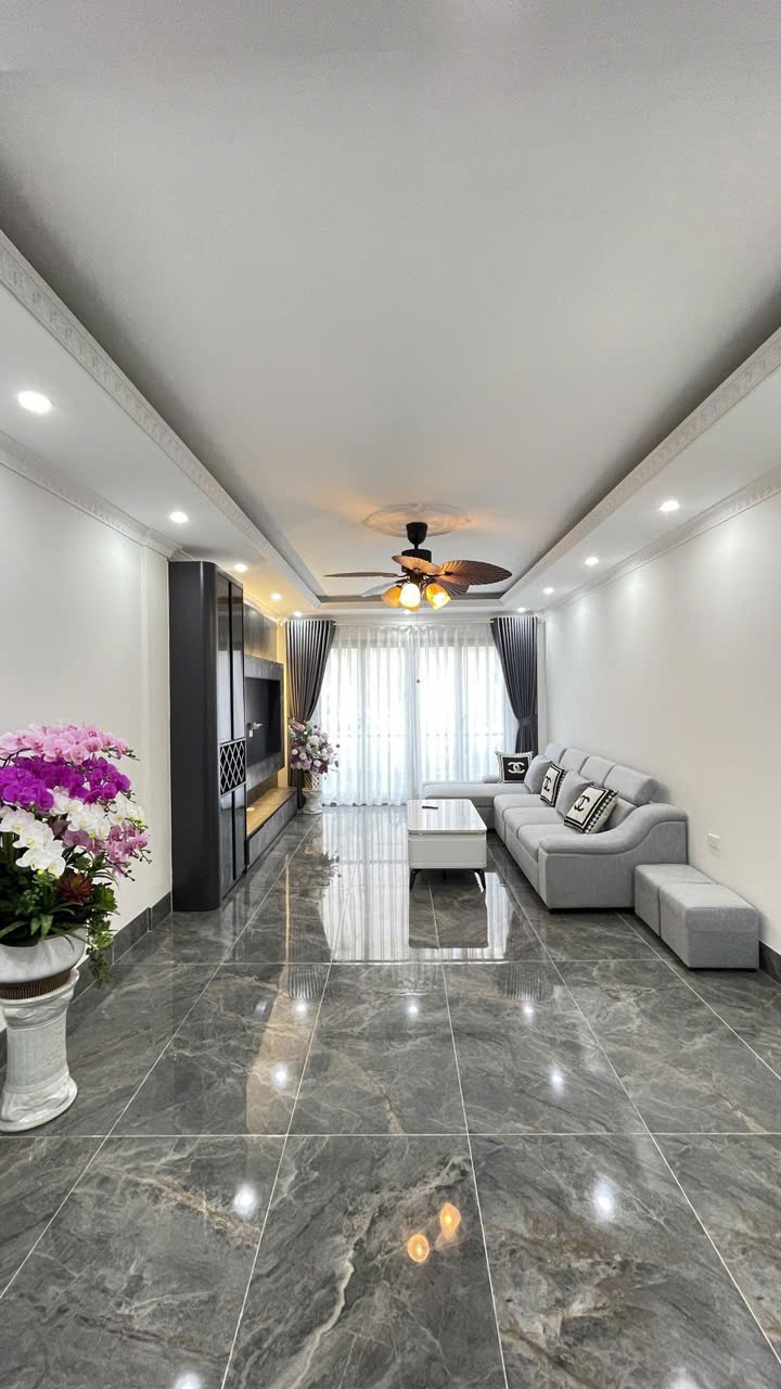 Bán Nhà Nguyễn Văn Linh 40m² × 6T × MT 3.8m – 9 Tỷ – Long Biên – Ô Tô – Thang Máy<br>🚗 GẦN Ô TÔ - Ảnh chính