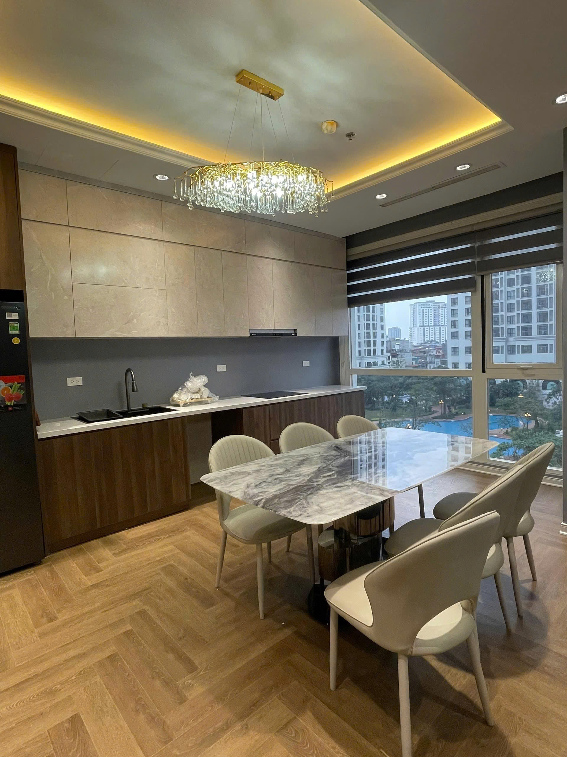 Bán Căn Hộ Cao Cấp Royal City R2 – 181m² – Tầng Thấp – 4PN – Ban Công Tây Nam – Đông Nam - Ảnh 2