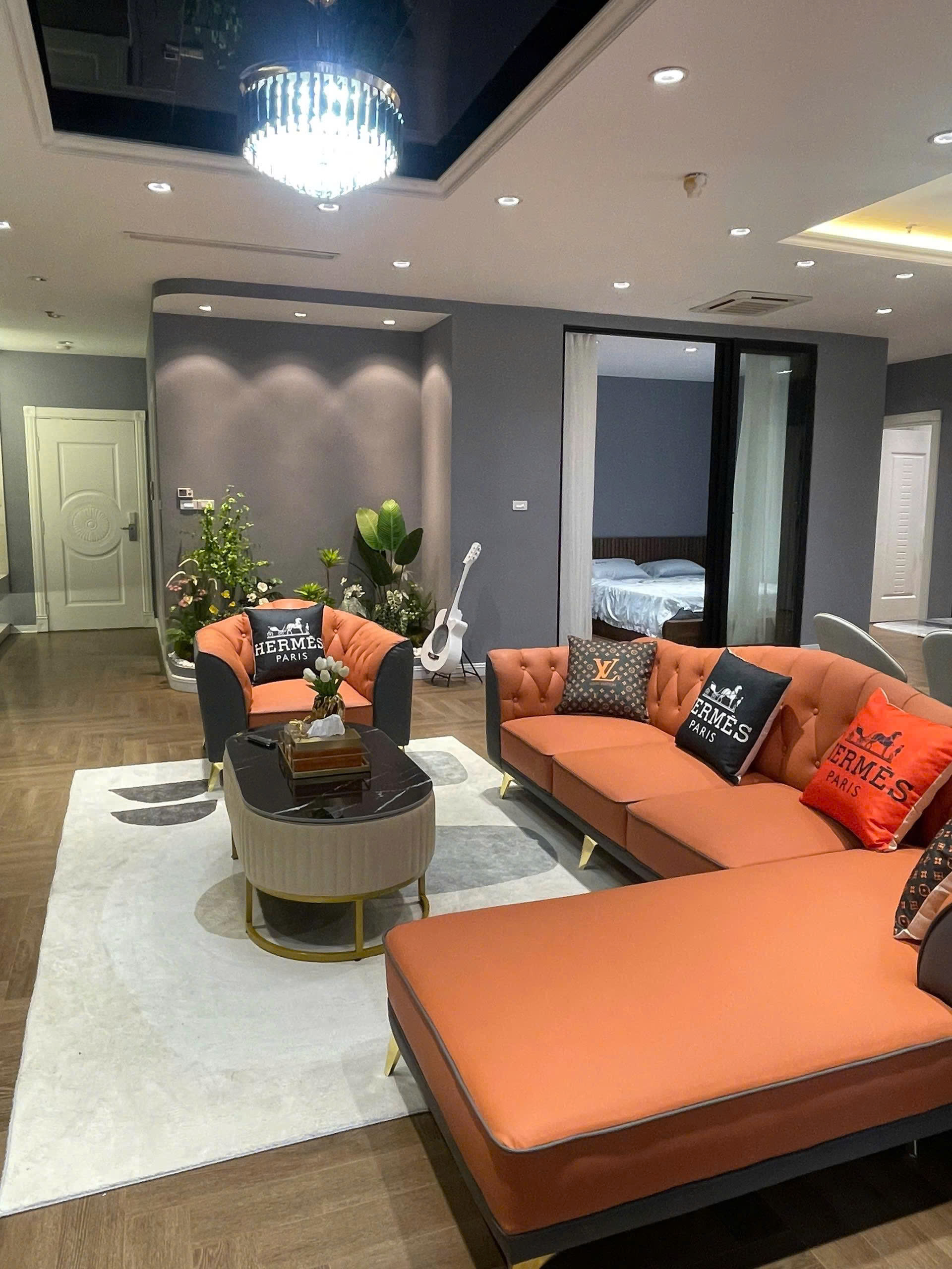 Bán Căn Hộ Cao Cấp Royal City R2 – 181m² – Tầng Thấp – 4PN – Ban Công Tây Nam – Đông Nam - Ảnh 4