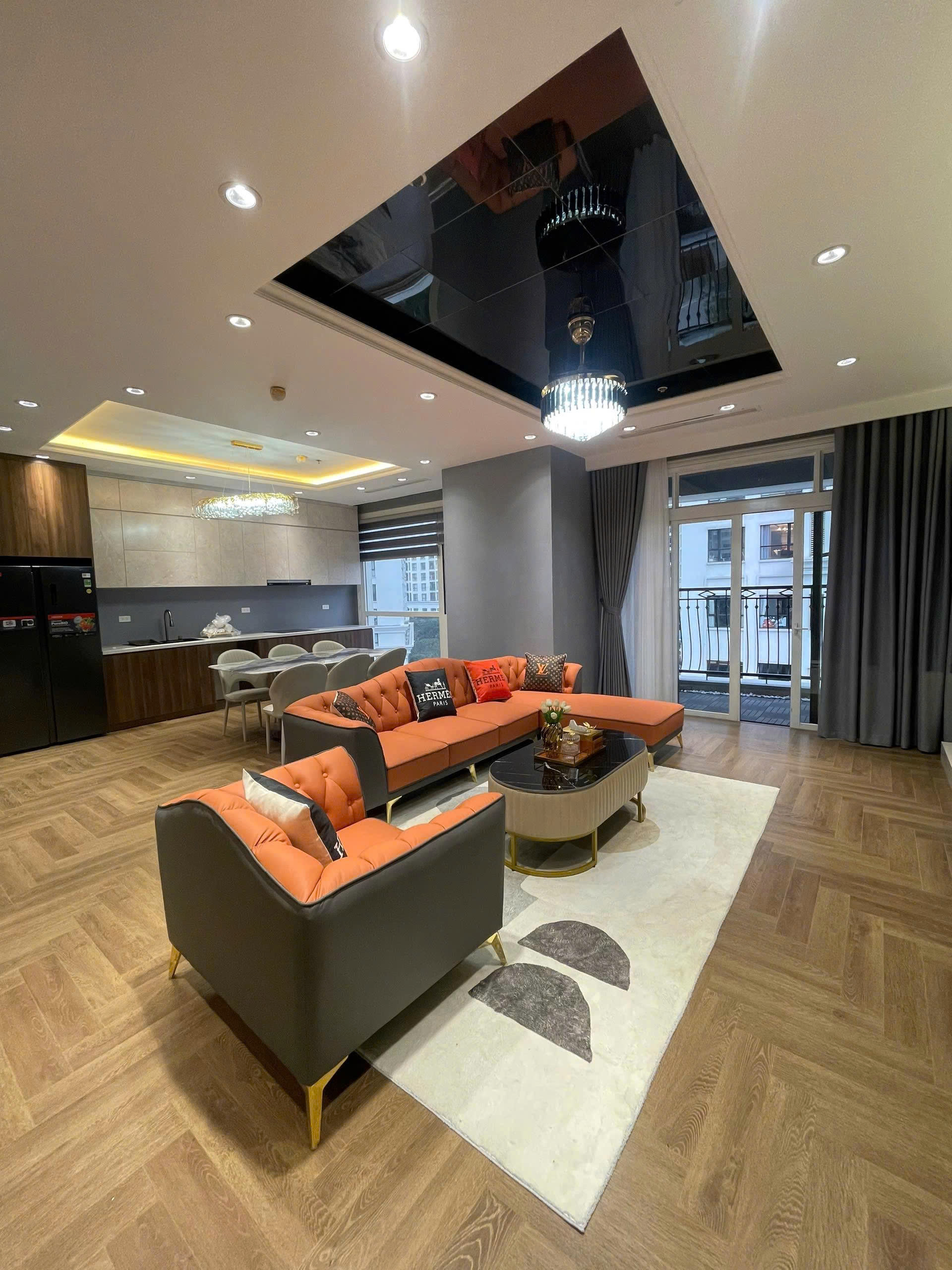 Bán Căn Hộ Cao Cấp Royal City R2 – 181m² – Tầng Thấp – 4PN – Ban Công Tây Nam – Đông Nam - Ảnh 3