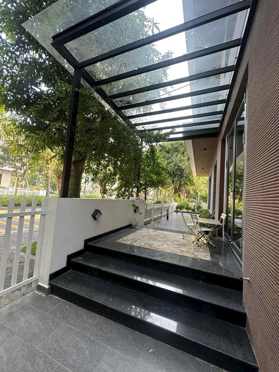 Cho thuê căn biệt thự siêu rộng Ecopark HD, dt đất hơn 500m2, 3 tầng, 5 ngủ, lô góc đẹp - Ảnh 4