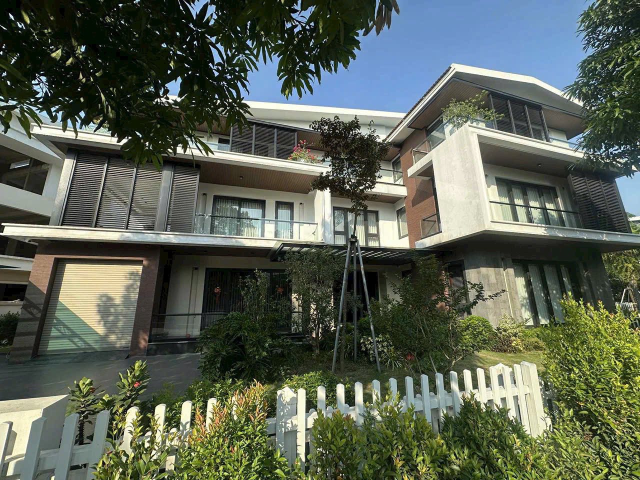 Cho thuê căn biệt thự siêu rộng Ecopark HD, dt đất hơn 500m2, 3 tầng, 5 ngủ, lô góc đẹp - Ảnh 5