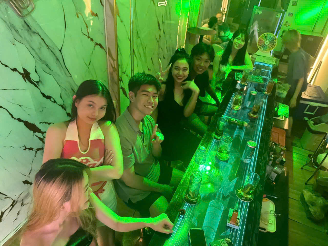 Sang Gấp quán Bar Tây hoạt động cực kỳ đông khách tại Q1 - Ảnh chính