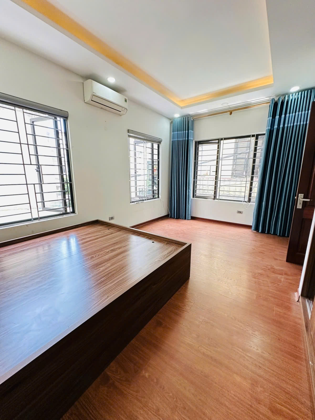 BÁN NHÀ 5 TẦNG – NGÕ 109 NGUYỄN SƠN – TRUNG TÂM LONG BIÊN - Ảnh 1