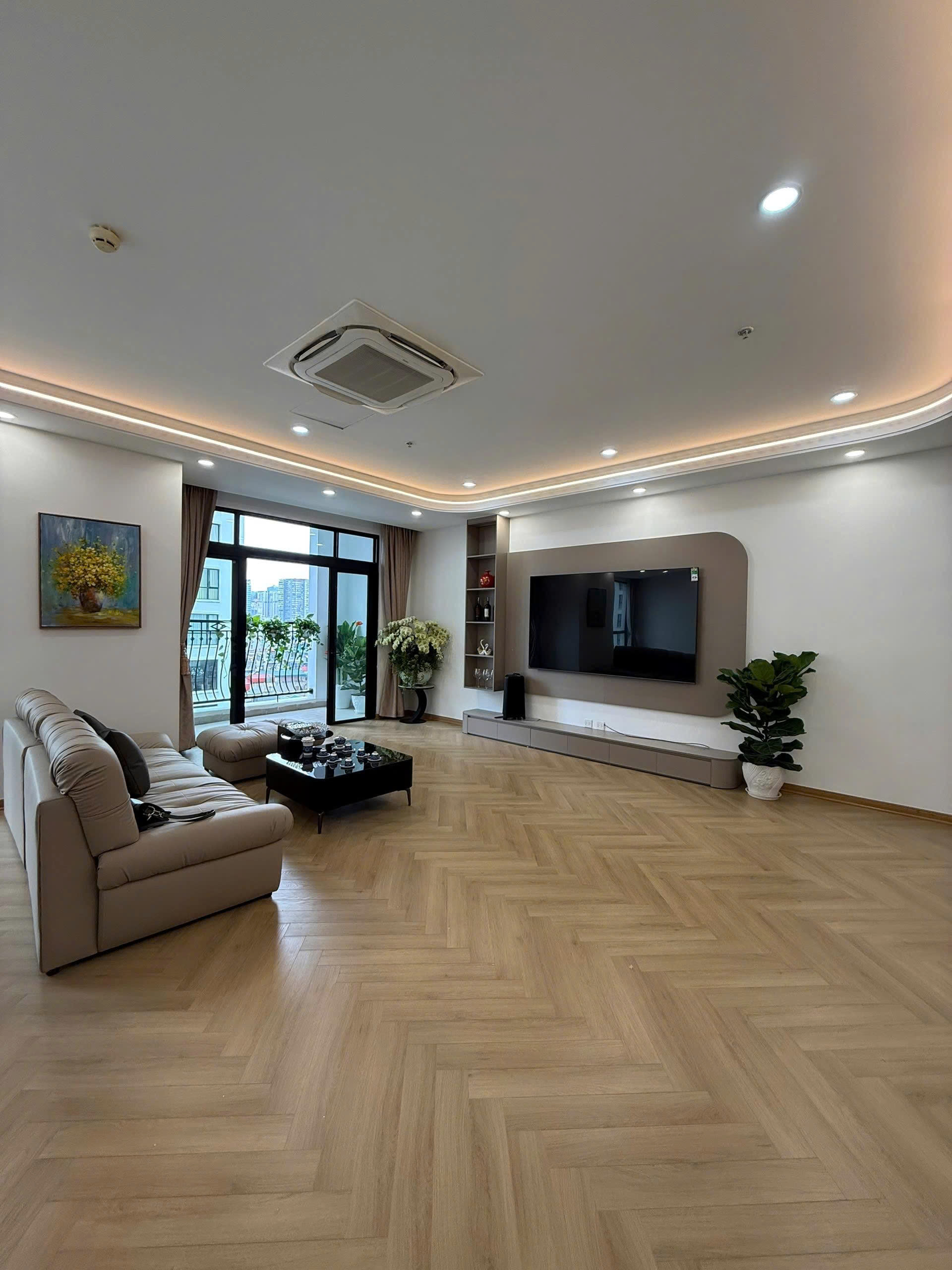 Khu đô thị Royal City đa tiện ích quần thể rộng bậc nhất Thanh Xuân , Hà Nội , bán căn 3PN - Ảnh chính