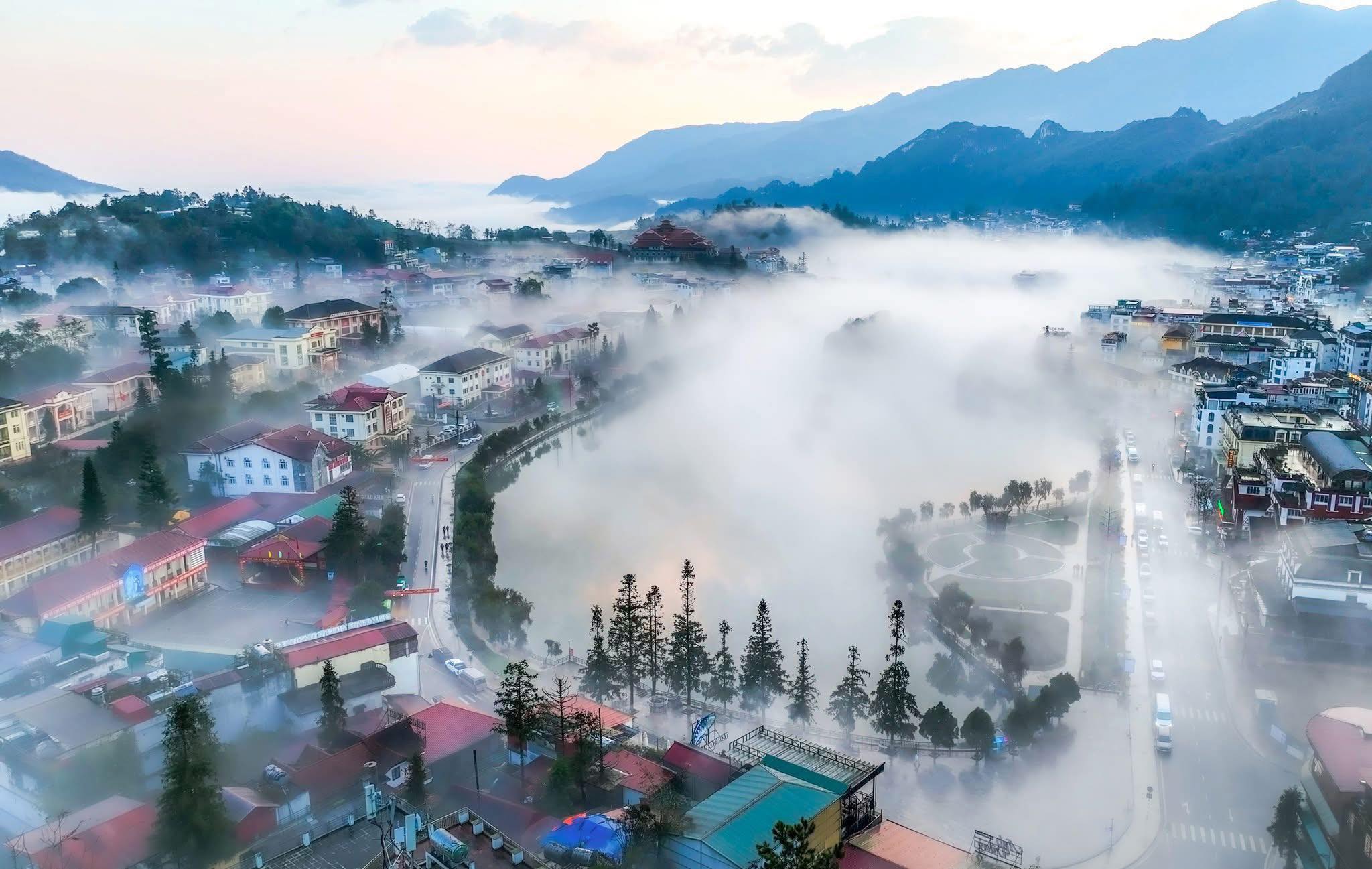 Bán liền kề tại trung tâm TX Sa Pa, cách Sun Palaza 900m sổ đỏ lâu dài giá 5,75 tỷ (cả đất + nhà) - Ảnh 4