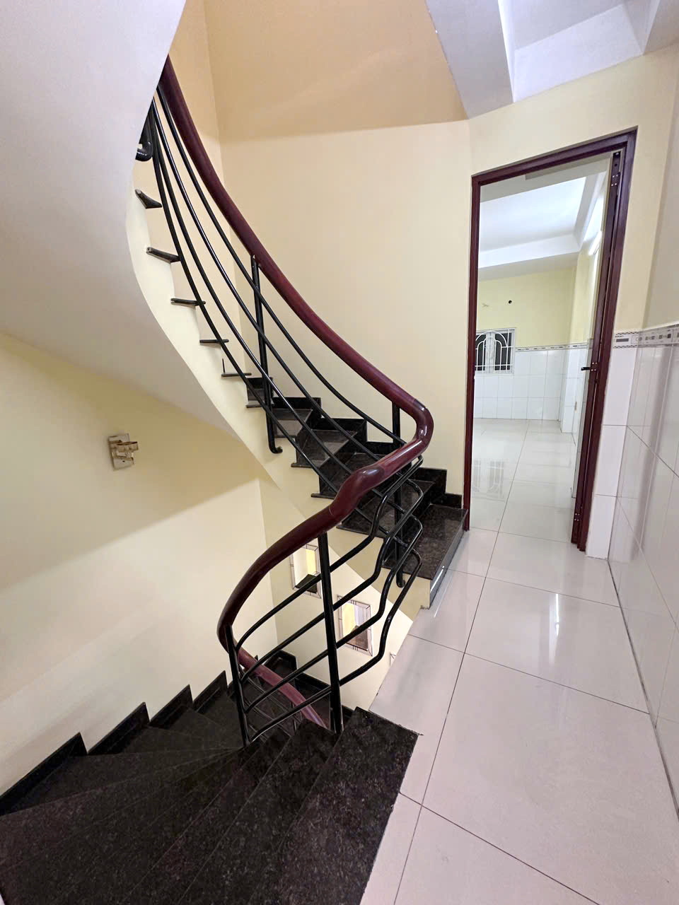 Nhà mới 3 tầng hẻm thông đường Tuy Lý Vương P12Q8. 4.8 tỷ - Ảnh 2