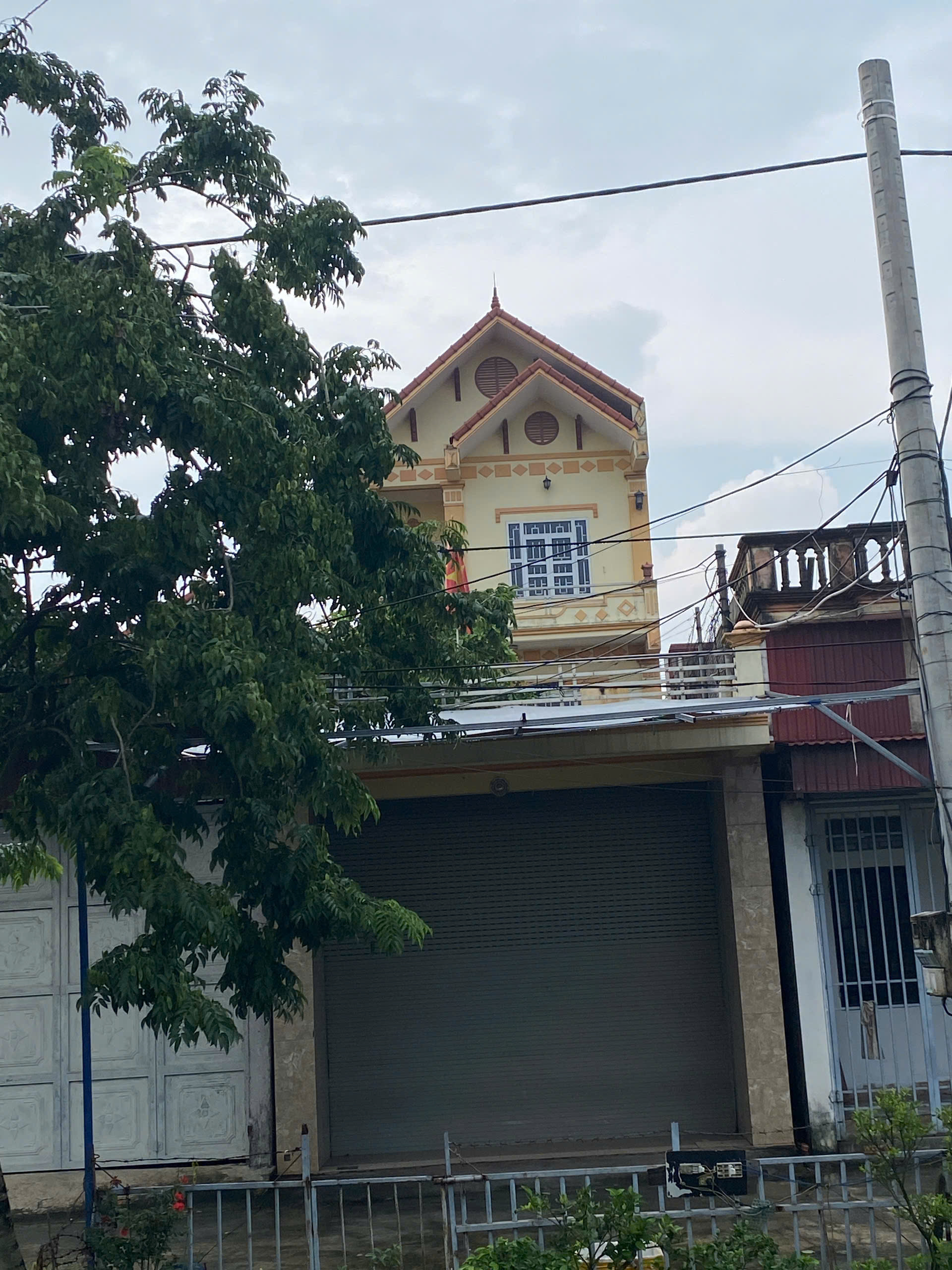 CHÍNH CHỦ CẦN BÁN NHÀ 3 TẦNG HIỆN ĐẠI TẠI ĐƯỜNG 10, THÀNH PHỐ HOA LƯ, NINH BÌNH – GIÁ RẺ NHẤT KHU - Ảnh chính