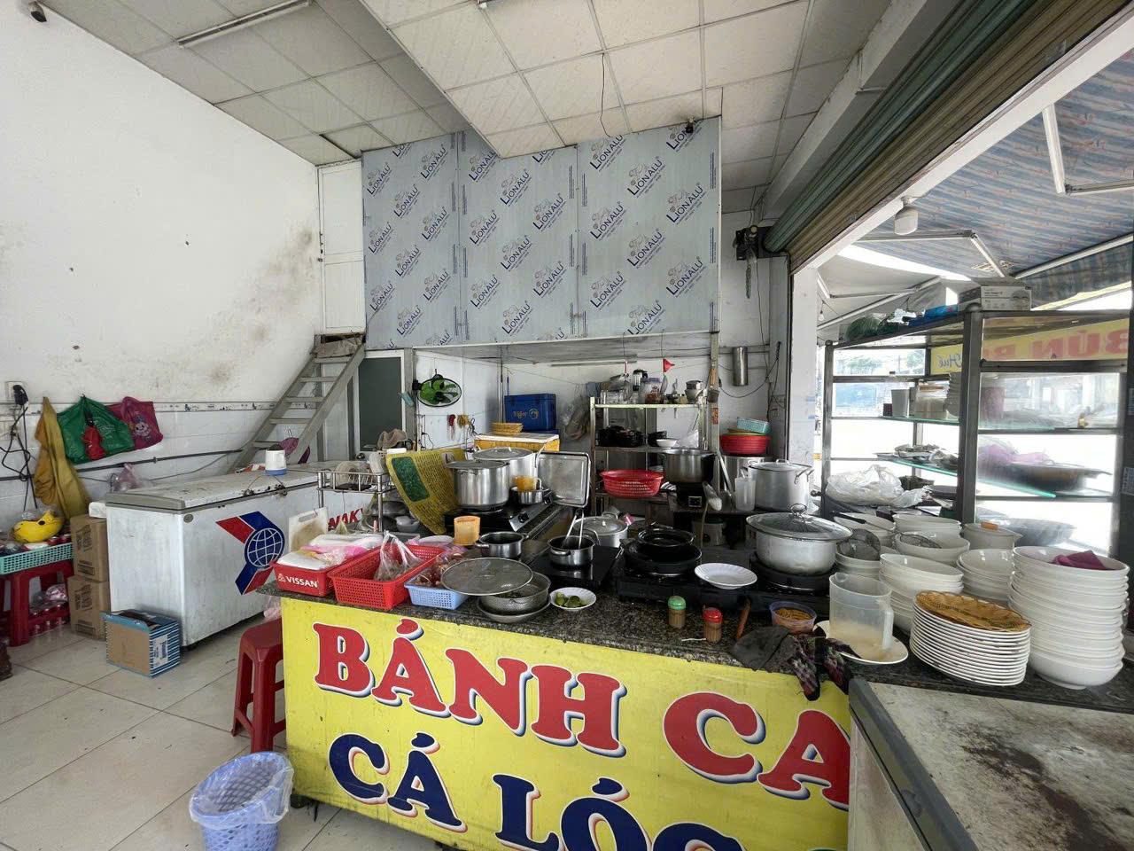 Hóc Môn ! SANG RẺ QUÁN BÁNH CANH CÁ LÓC – BÚN BÒ HUẾ , Góc 2 MT , DT : 12m  x 12m , MT đường lớn - Ảnh 1
