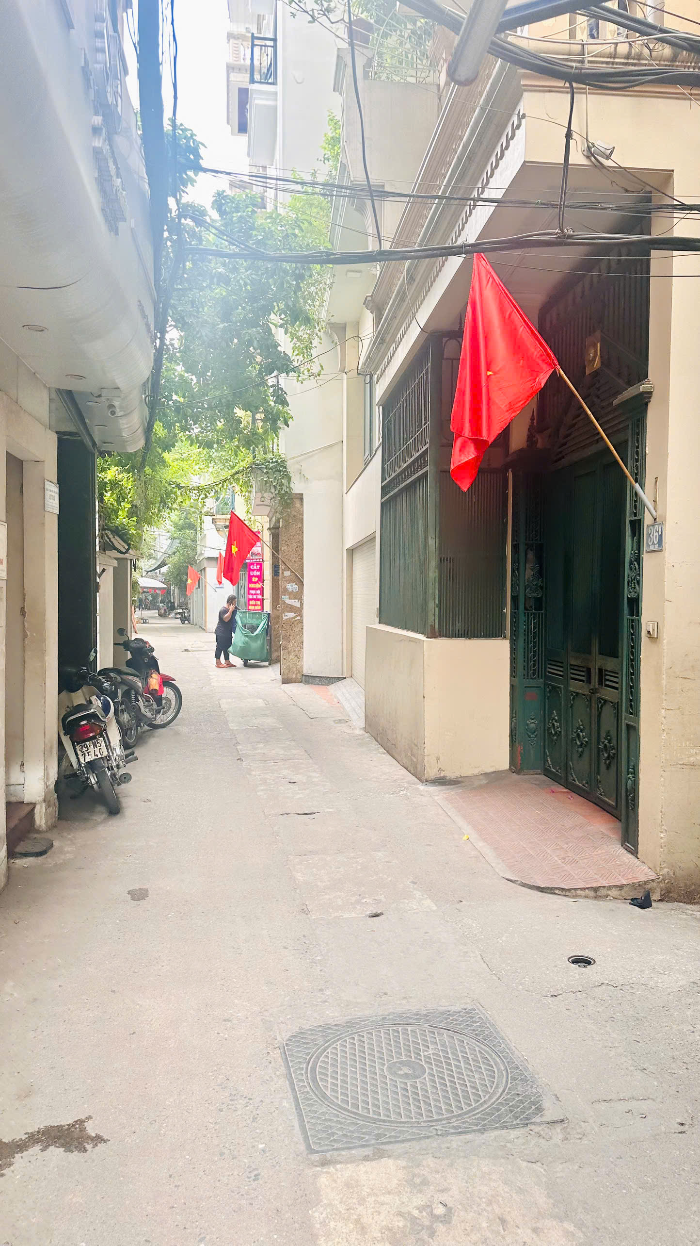 BÁN ĐẤT CẦU GIẤY - DƯƠNG QUẢNG HÀM - 110M MẶT TIỀN 6M NỞ HẬU 30M RA Ô TÔ TRÁNH - GIÁ ĐẦU TƯ - Ảnh chính