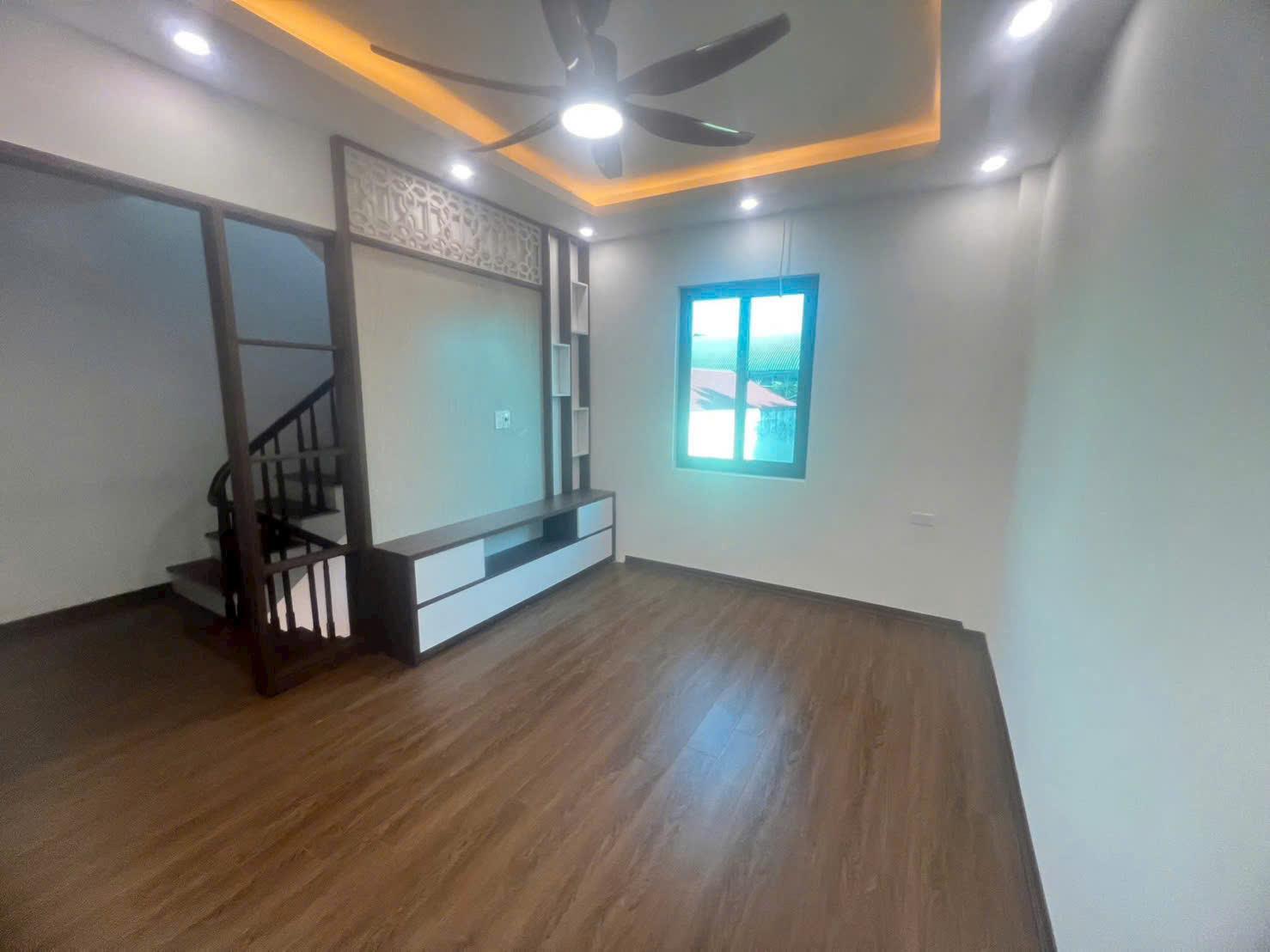 NHÀ ĐẸP - GIÁ TỐT - Vị Trí Đắc Địa Tại Giáp Đại Lộ Thăng Long, Hà Nội - Ảnh 2