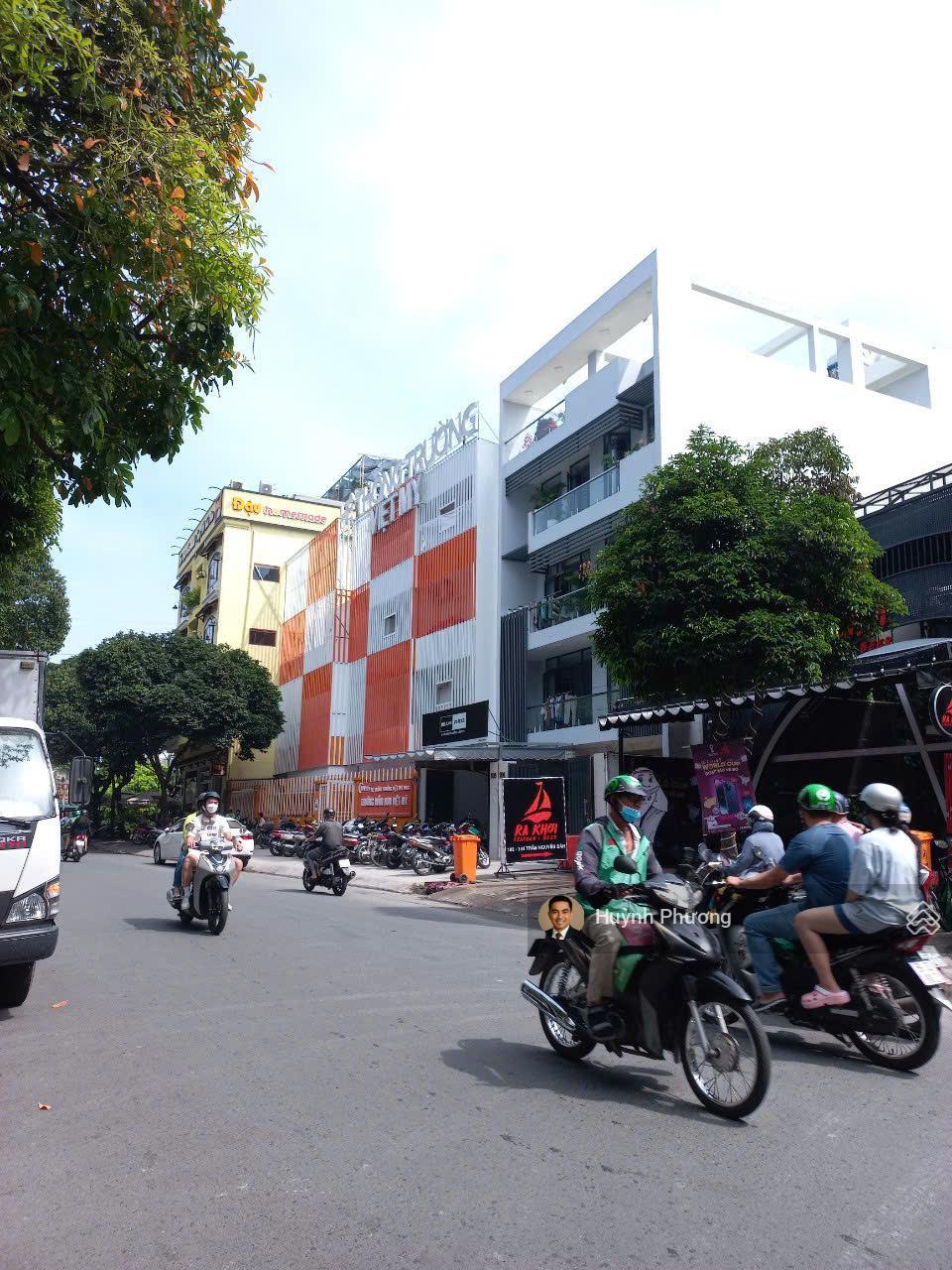 *Ngang lớn 13.5x27m Cn 334m MTKD Trần Nguyên Đán Ngay Phan Xích Long TN.220Tr/th 110Tỷ - Ảnh 2