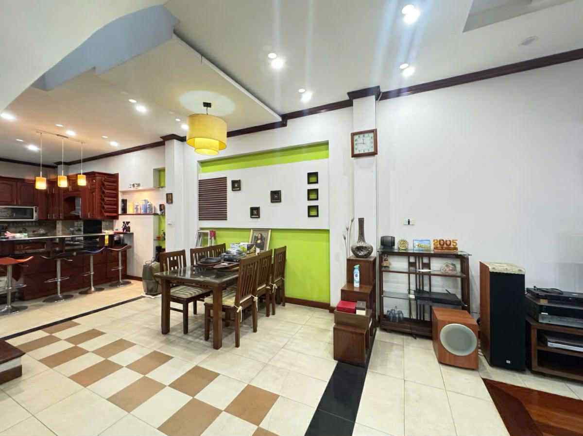 SIÊU HIẾM TRUNG KÍNH - 5 TẦNG - MẶT TIỀN 5.2M - VỈA HÈ RỘNG - KINH DOANH SHOWROOM ĐỈNH CAO - Ảnh 1