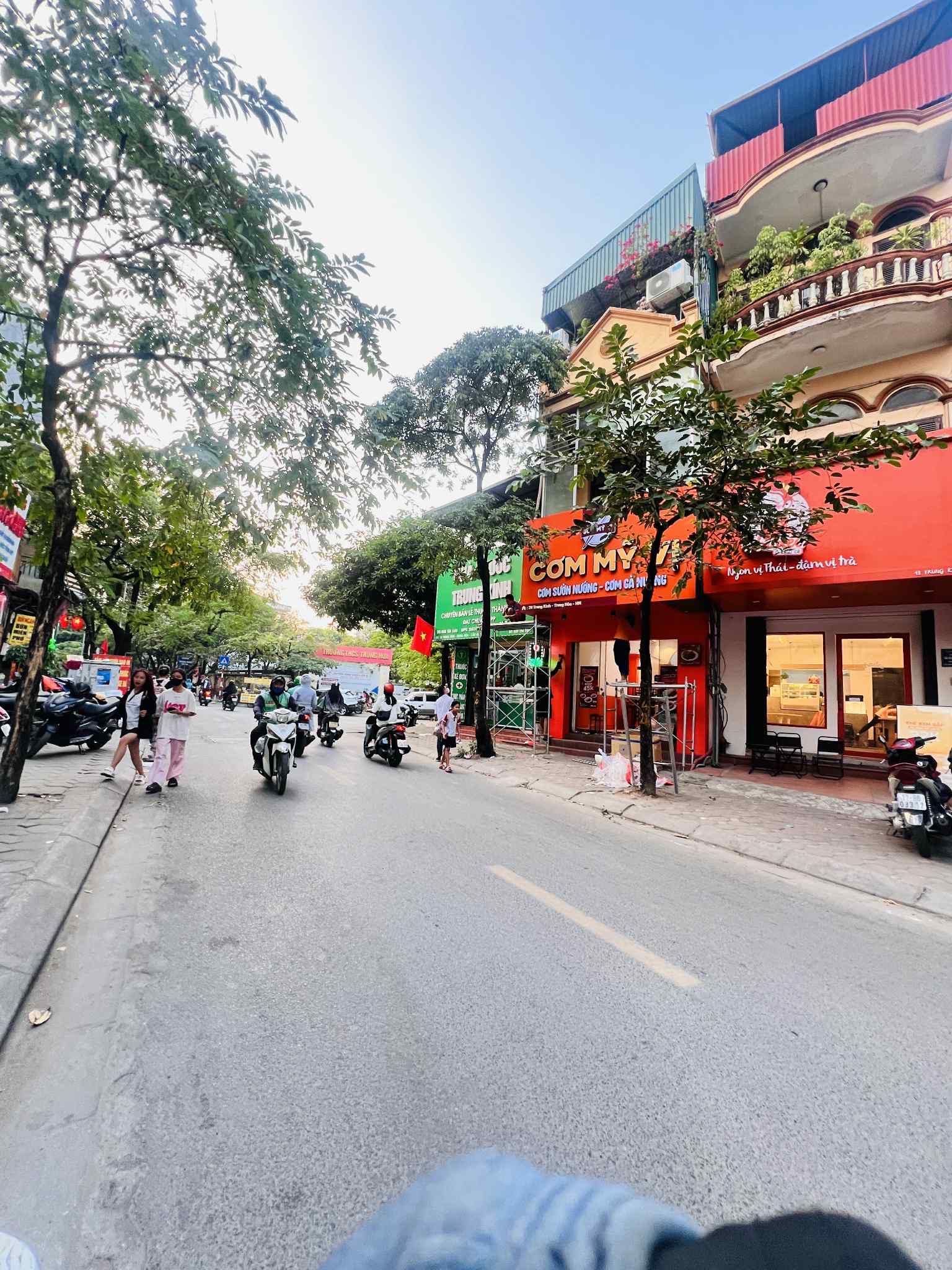 SIÊU HIẾM TRUNG KÍNH - 5 TẦNG - MẶT TIỀN 5.2M - VỈA HÈ RỘNG - KINH DOANH SHOWROOM ĐỈNH CAO - Ảnh 2