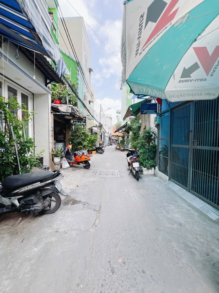 NHÀ CỦ XE HƠI TỚI NHÀ <br><br>NGANG 5.5 DÀI 13.5 M <br><br>TRUNGTÂM Q4 CÓ 90 TRIÊU M - Ảnh 2