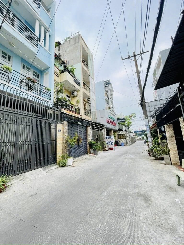 NHÀ ĐẸP 3 TẦNG – HẺM XE HƠI 8M – SÁT MT– 60M – 4PN – GẦN AEON, ĐHCT, GA T3 - Ảnh 2
