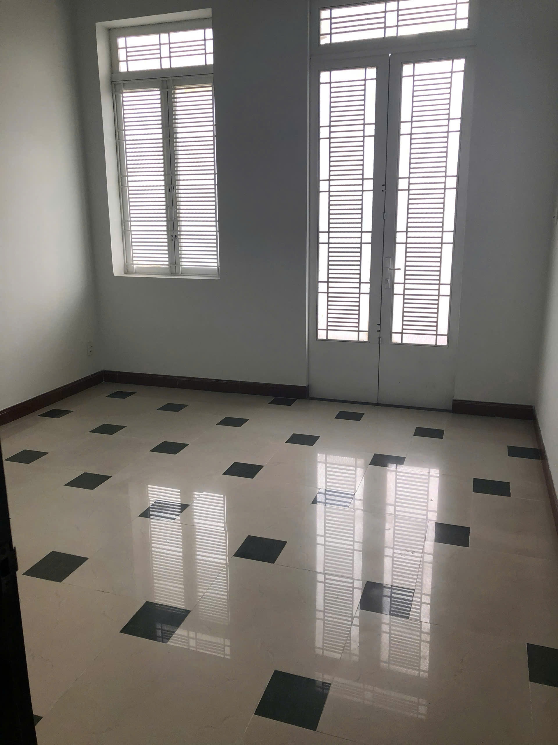 Bán Nhà Mặt Tiền 379 Ngô Gia Tự, P3,Q10 - Ảnh 1