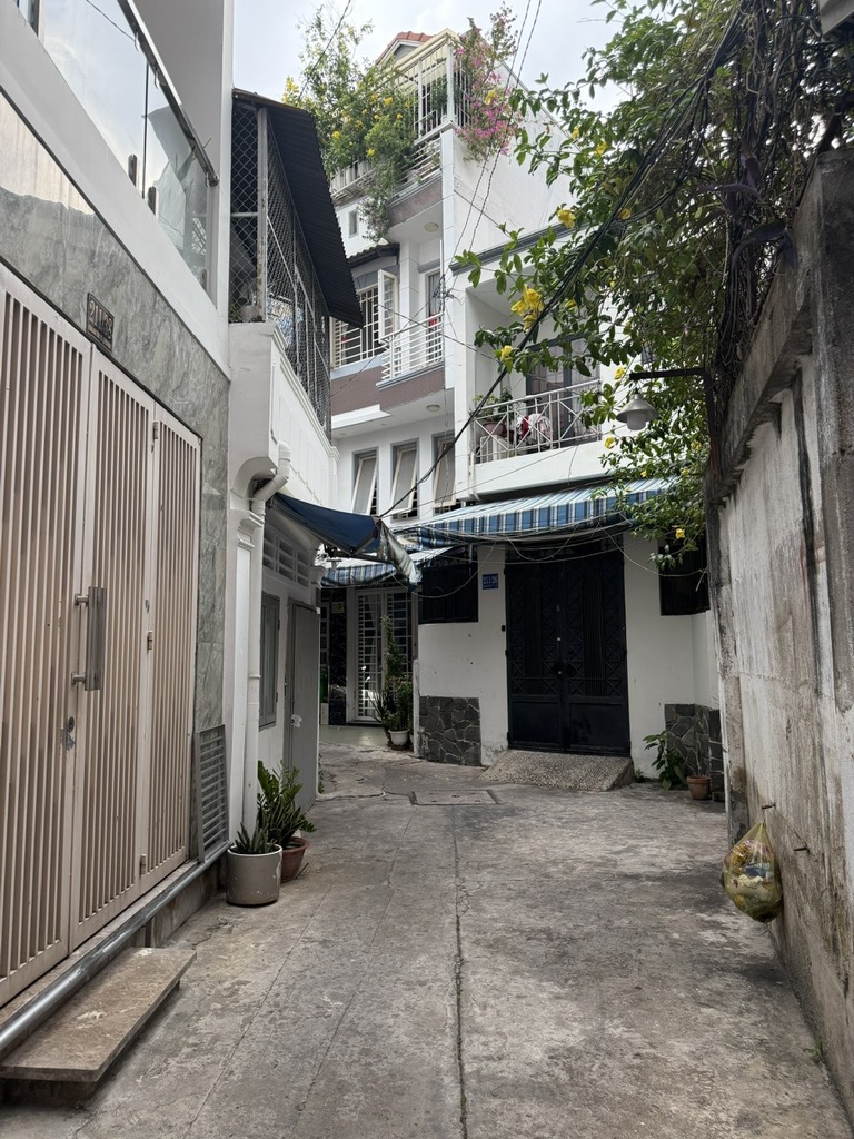 📌 Nhỉnh 4 tỷ có ngay nhà 4 Tầng BTCT 3PN, Ban công, giếng trời lấy sáng. - Ảnh 1