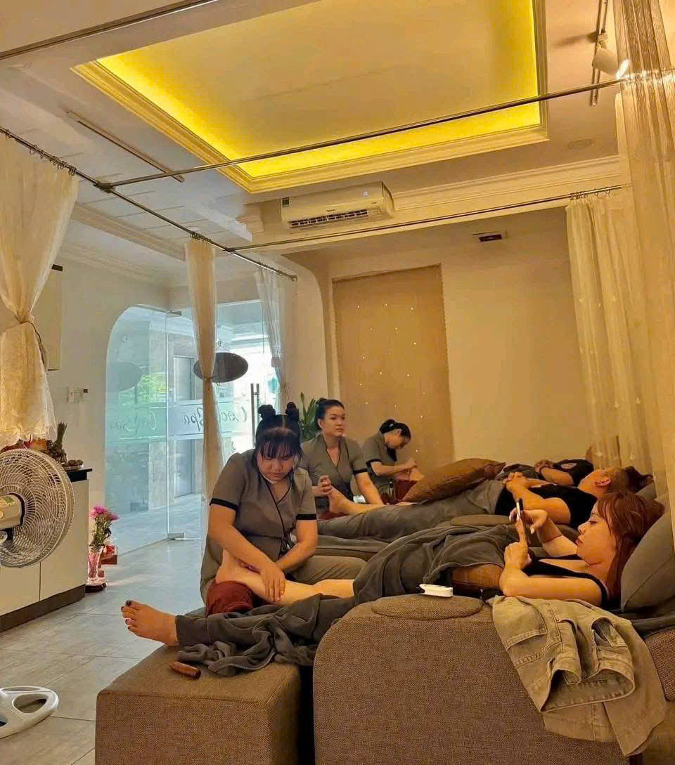 Em có việc gia đình không thể tiếp tục quản lý cần Sang nhượng spa Địa chỉ : 25 Hưng Gia 3 . Phú Mỹ - Ảnh 1