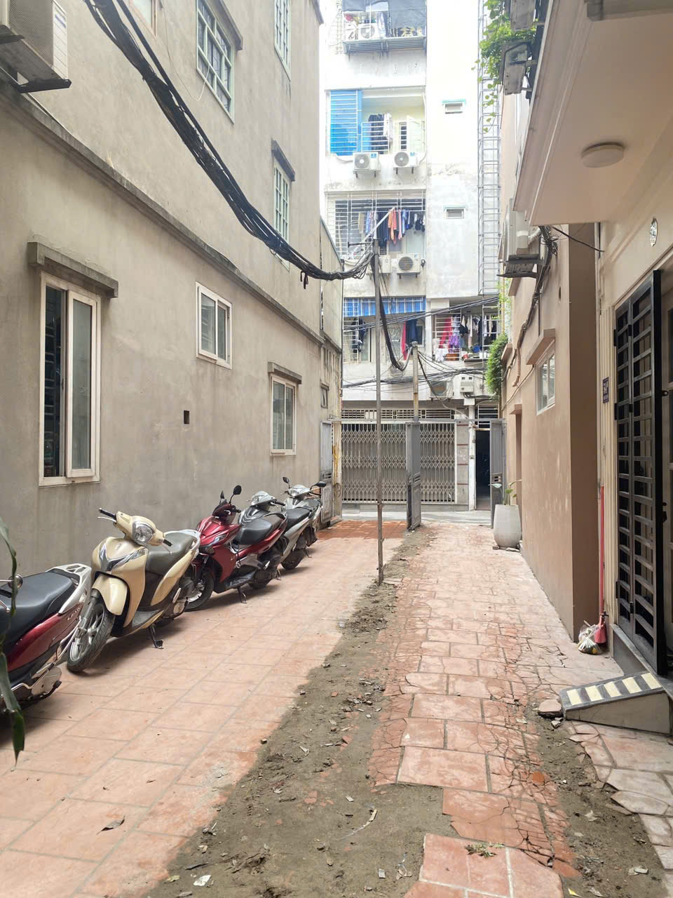 BÁN NHÀ ĐẸP NGÕ 135 BỒ ĐỀ – 40m² – Ô TÔ CÁCH 10M<br>Bồ Đề 40m², 4.5T, MT 3.5m, 8.3 tỷ – Long Biên - Ảnh 1