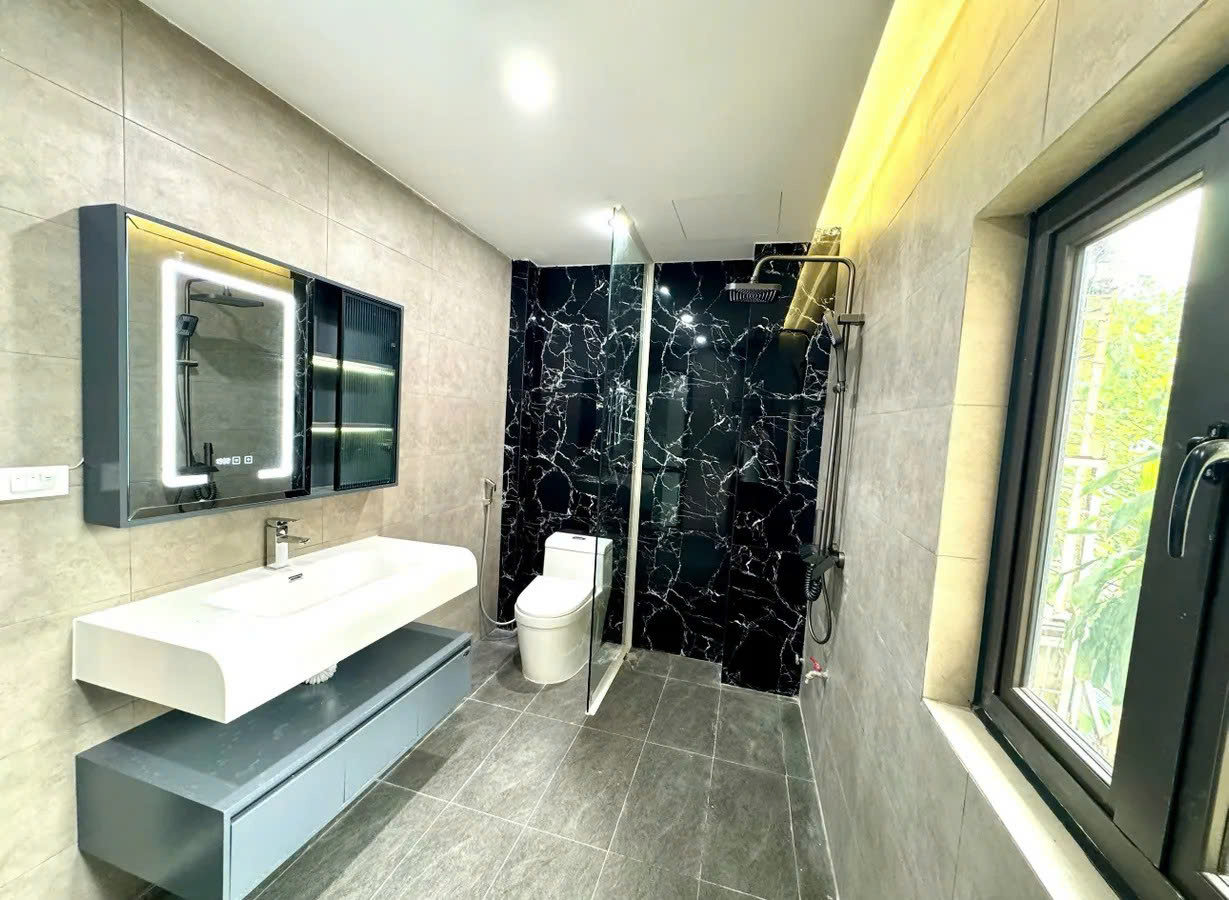 Bán nhà ngõ Văn Phú, Hà Đông. DT 37m2, 5 tầng, 3PN, full nội thất đẹp, sổ đỏ chính chủ. Giá 7.9 tỷ. - Ảnh 1