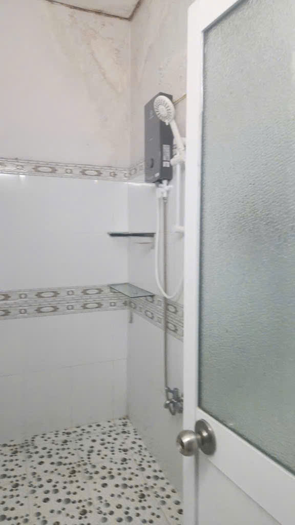 Ngay sát mặt tiền Xóm Chiếu Q4<br>trung tâm cách 2 căn nhà<br>NGANG 7.5 X 7.15 THU NHẬP 30 TRIỆU THÁNG - Ảnh 2