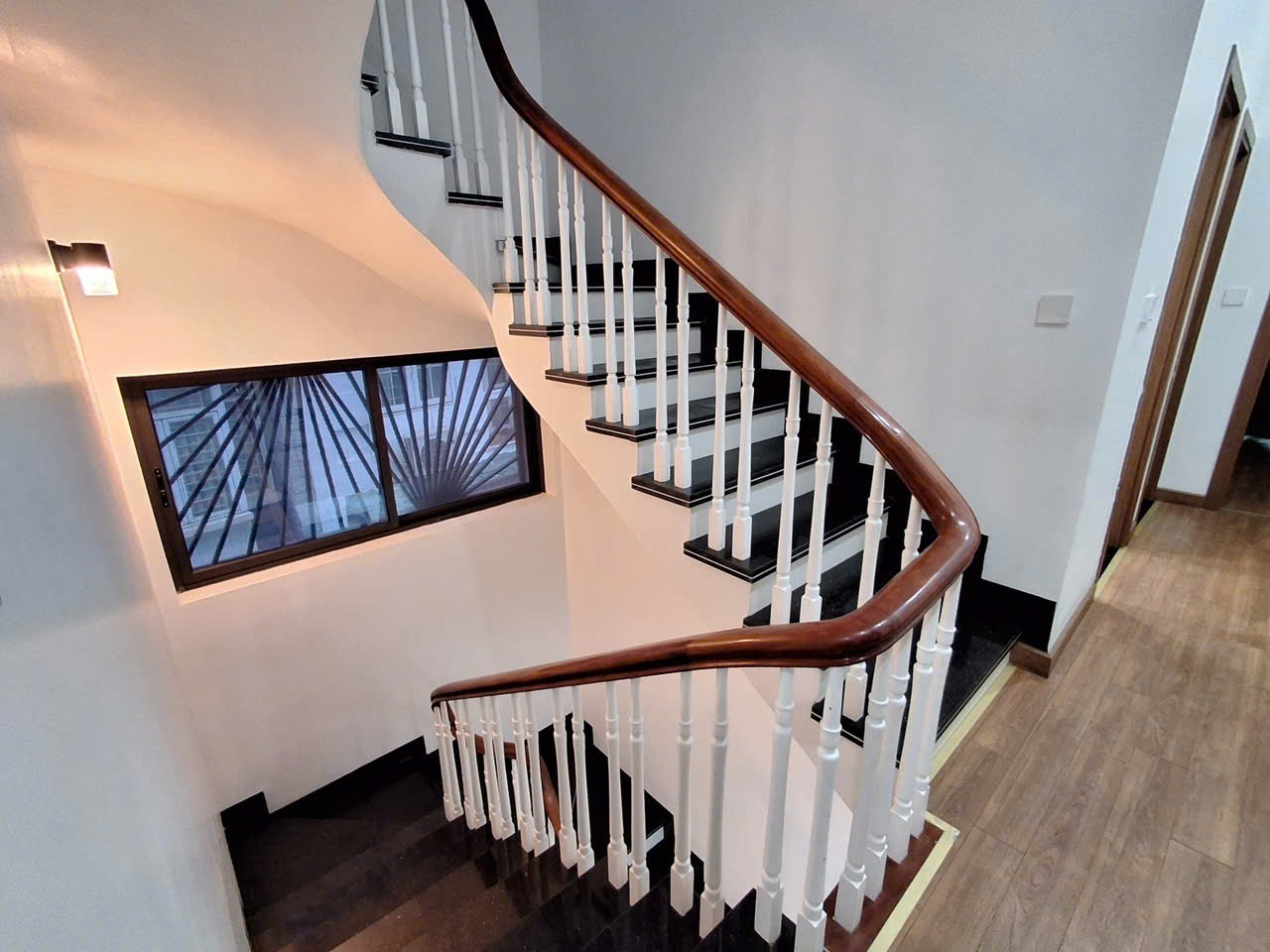 BÁN NHÀ BỒ ĐỀ 86M², MT 10M, 17.5 TỶ, LONG BIÊN<br>🔥 BIỆT THỰ 4 TẦNG – THANG MÁY NHẬP – FULL NỘI THẤT - Ảnh chính