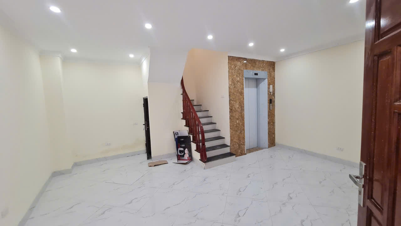 ✨ SIÊU PHẨM NHÀ MỚI BỒ ĐỀ – LONG BIÊN ✨<br>🏠 6 TẦNG THANG MÁY – 4 NGỦ – FULL NỘI THẤT<br>🌅 View khu - Ảnh chính