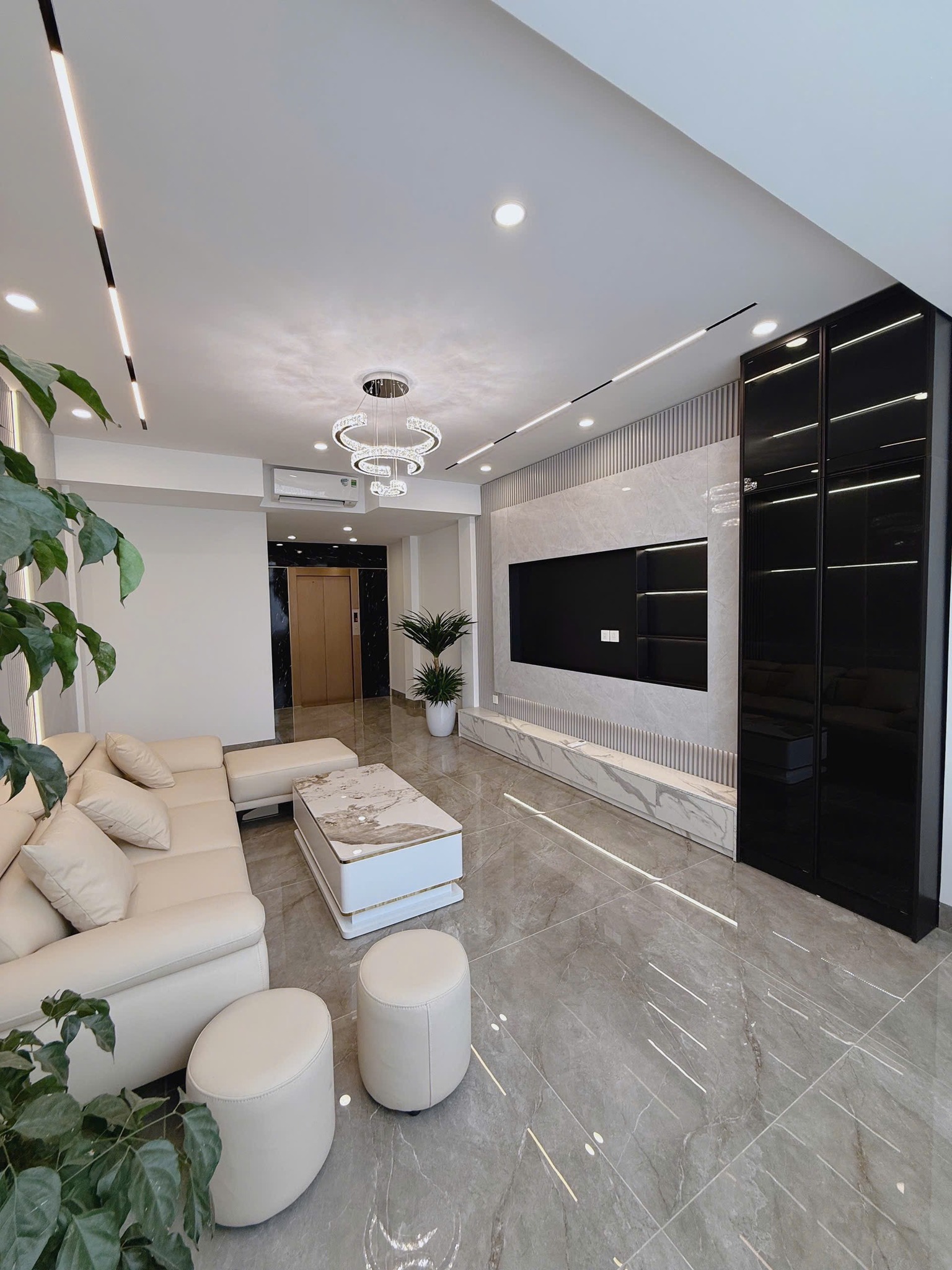 Bán Gấp Nhà 424 Ngọc Thụy, Long Biên, 50m2, 6 Tầng, Gara Ô tô, Thang Máy, Full nội thất - Ảnh 2