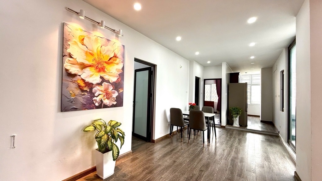 KDT NAM TRUNG YÊN 2 NGỦ 2 WC-NỘI THẤT MỚI TINH- 75M GIÁ CHỈ 6,1 TỶ - Ảnh 2