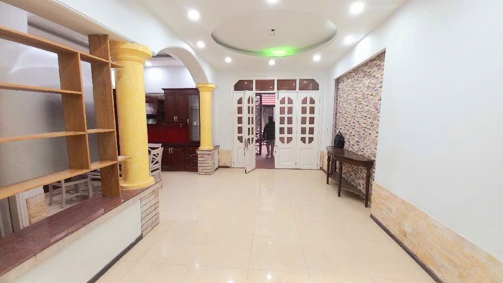 Thịnh Hào 105m 4 tầng, nhà rộng, ngõ to sổ vuông chỉ 19,9 tỷ - Ảnh 2