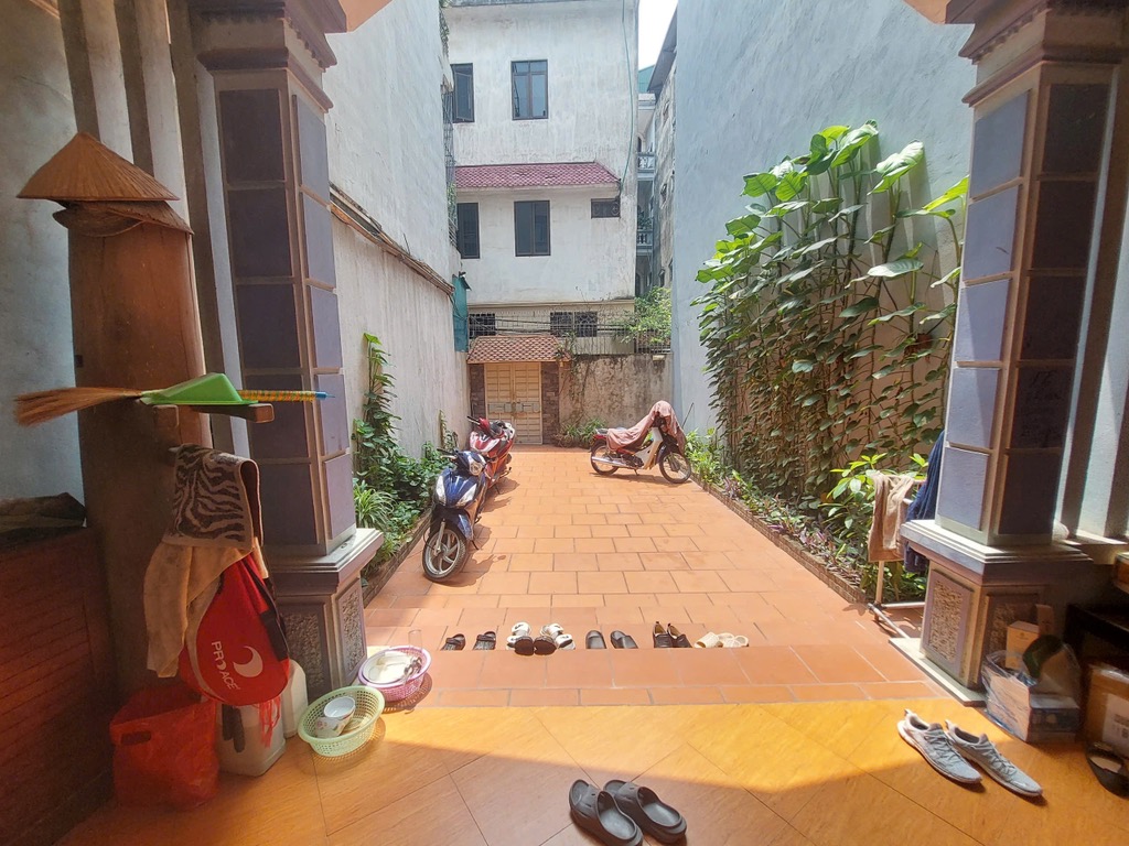 Đường Láng 100m 2 thoáng, ngõ thông, gần phố, nở hậu đủ công năng chỉ 15,8 tỷ - Ảnh chính