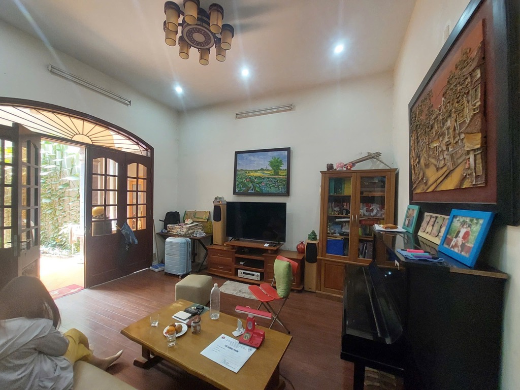 Đường Láng 100m 2 thoáng, ngõ thông, gần phố, nở hậu đủ công năng chỉ 15,8 tỷ - Ảnh 1