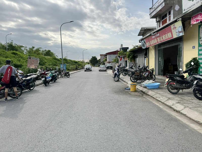 Bán gấp đất 55m2 đường Đê Vàng (Cổ Bi): Mặt tiền 4,16m, kinh doanh sầm uất, ô tô đỗ cửa - Ảnh chính