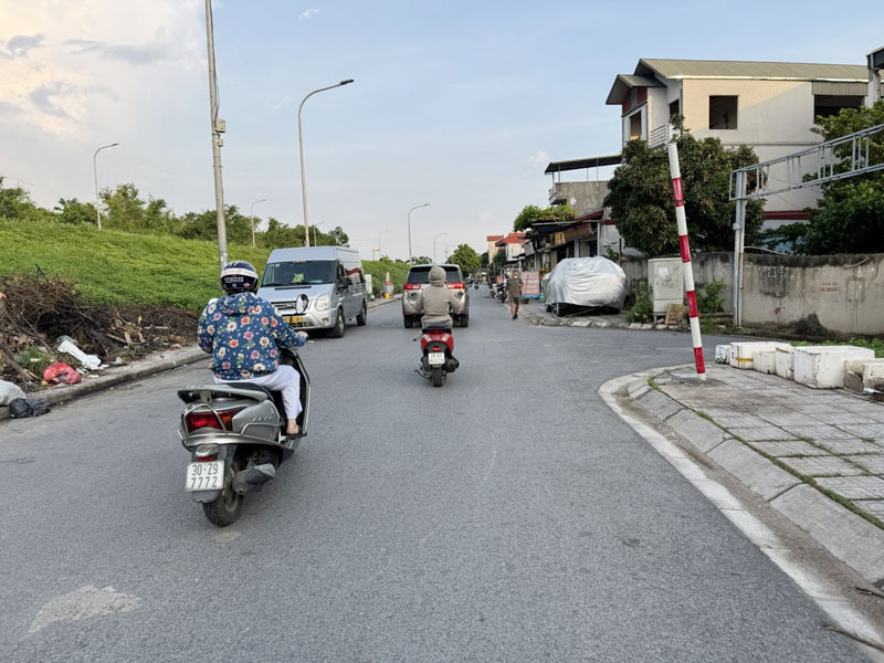 Bán gấp đất 55m2 đường Đê Vàng (Cổ Bi): Mặt tiền 4,16m, kinh doanh sầm uất, ô tô đỗ cửa - Ảnh 1