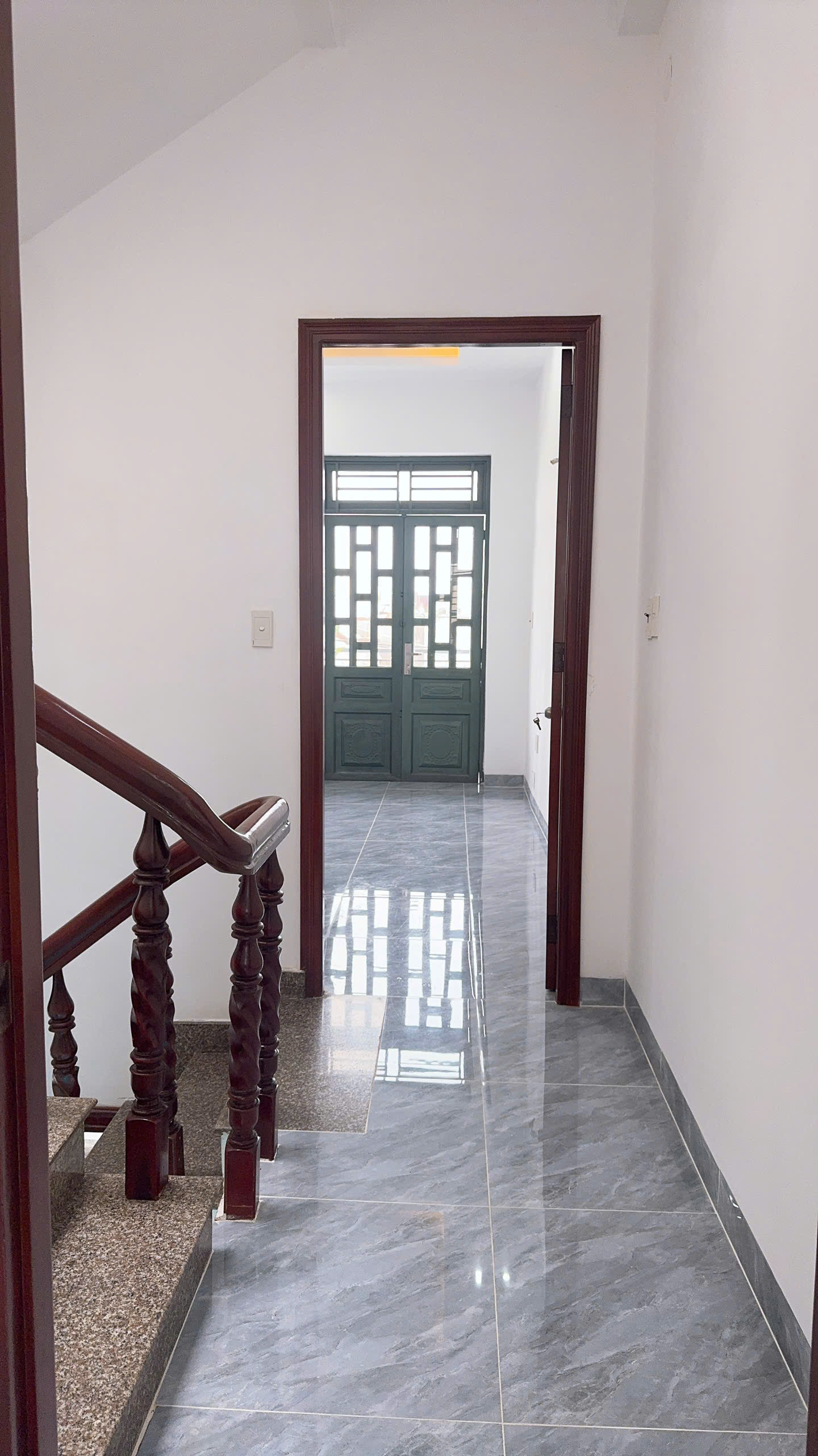 NHÀ MỚI 3 TẦNG 4 X 32M TÂN CHÁNH HIỆP QUẬN 12 HẺM XE HƠI ĐỖ CỬA SHR - Ảnh 2