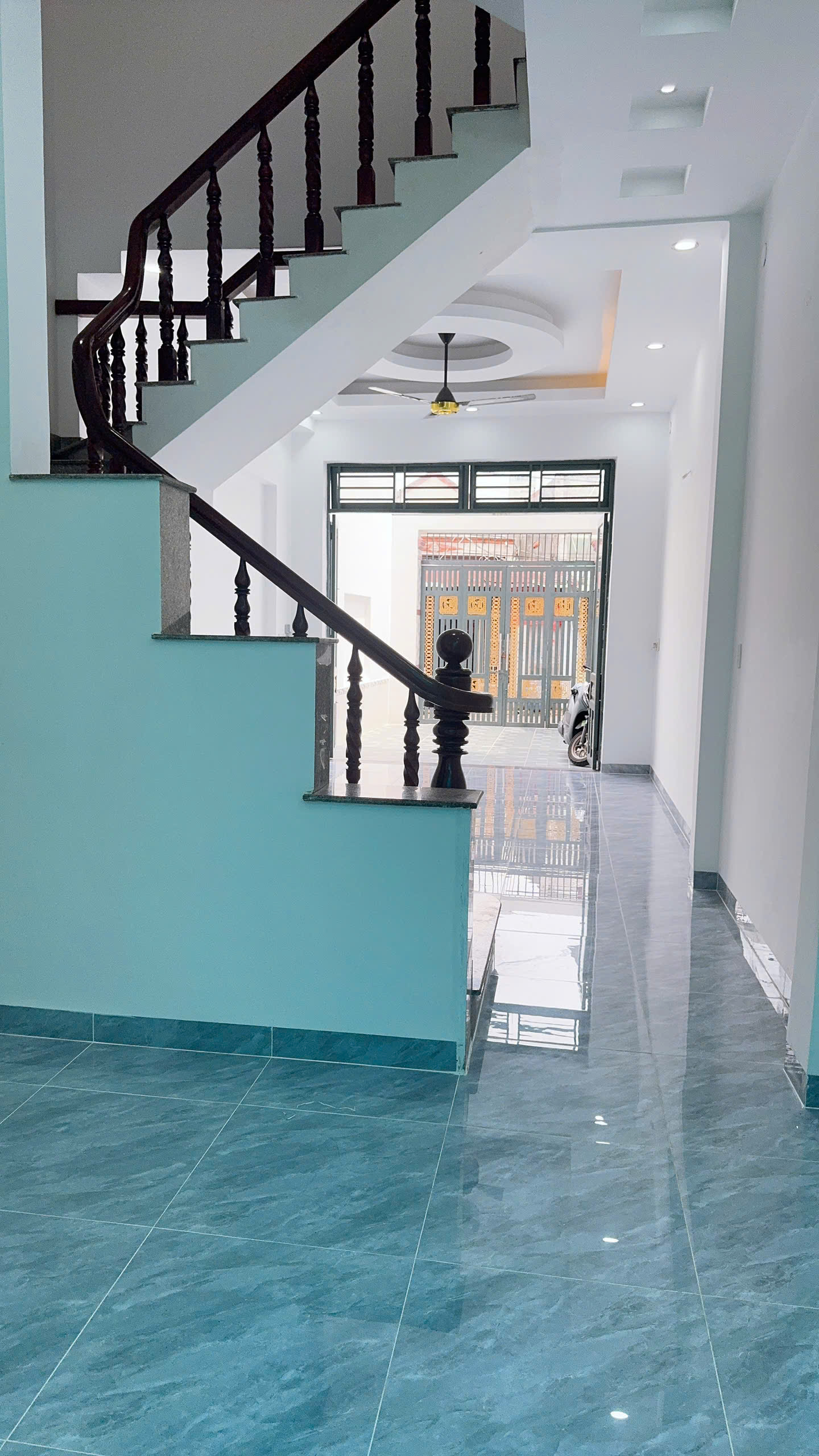 NHÀ MỚI 3 TẦNG 4 X 32M TÂN CHÁNH HIỆP QUẬN 12 HẺM XE HƠI ĐỖ CỬA SHR - Ảnh 1