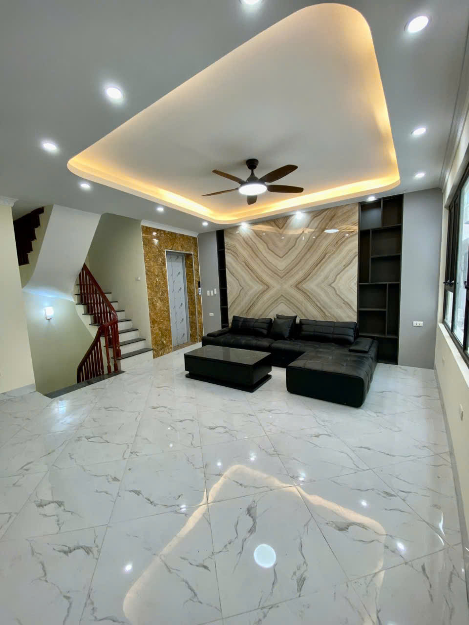 BÁN NHÀ ĐẸP BỒ ĐỀ - LONG BIÊN - 2 THOÁNH VĨNH VIỄN -  XE OTO ĐỖ CÁCH NHÀ 10m  - THANG MÁY - GẦN HỒ - Ảnh chính