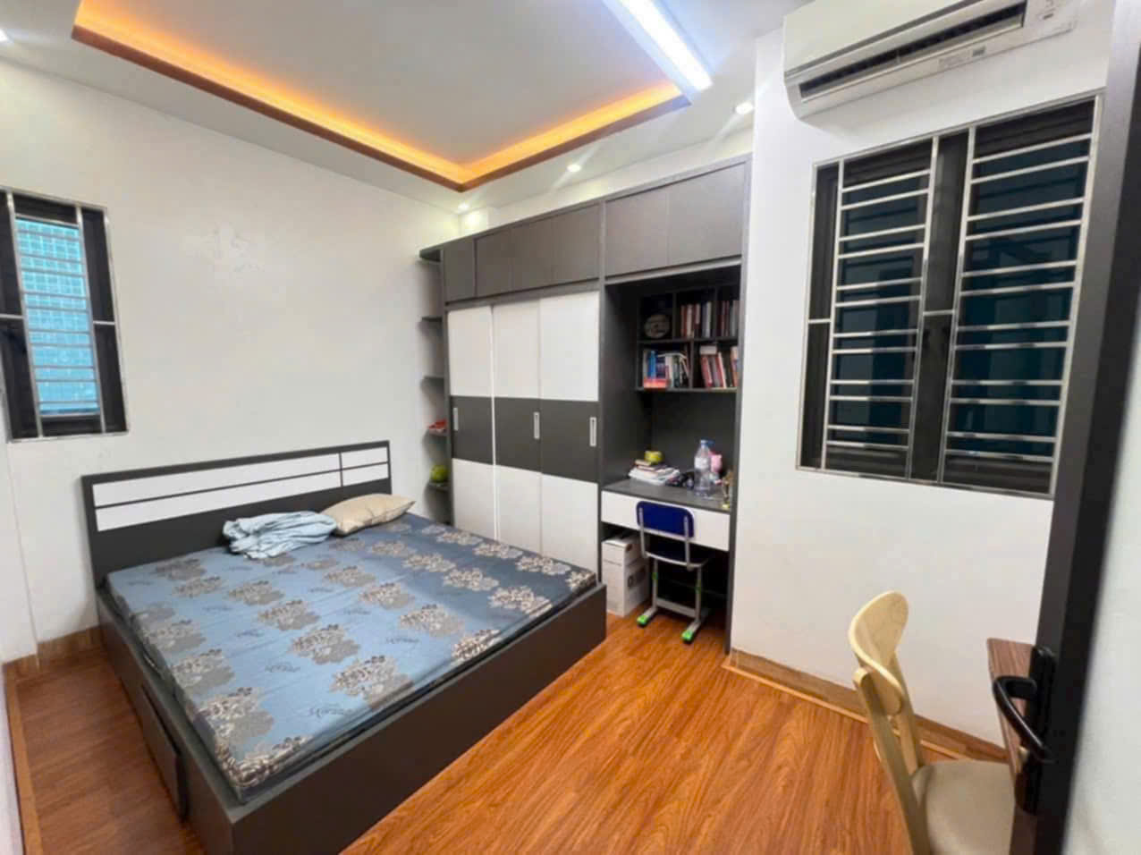 NHÀ 3 TẦNG - XÂY ĐỘC LẬP - MẶT ĐƯỜNG NHỰA - KINH DOANH TỐT - TẠI ĐỒNG HOÀ - Ảnh 1