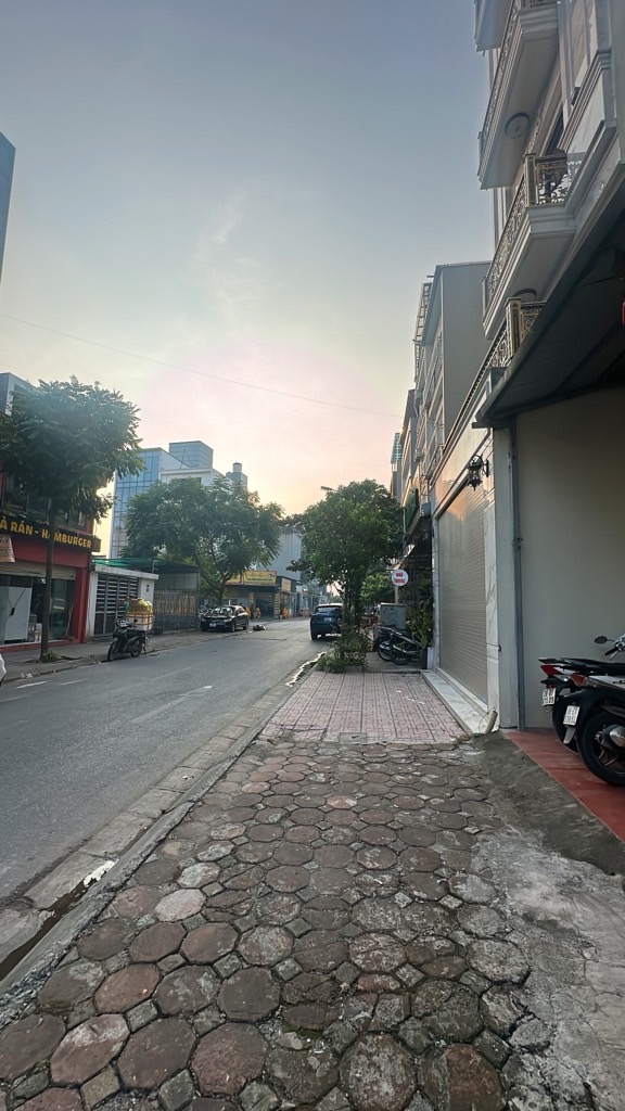 MẶT PHỐ NÔNG VỤ - KINH DOANH ĐỈNH - HAI MẶT NGÕ - VỈA HÈ RỘNG - SỔ ĐỎ CHÍNH CHỦ! - Ảnh 1