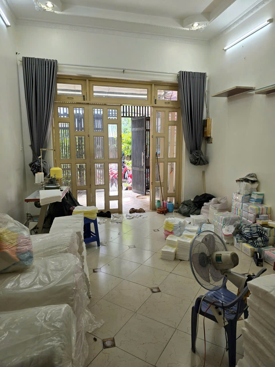 Gấp Bán nhà Lê Thúc Hoạch Tân Phú gần chợ Tân Hương hẻm 6m 48m2 ,3 tầng nhỉnh 5 ty - Ảnh 1