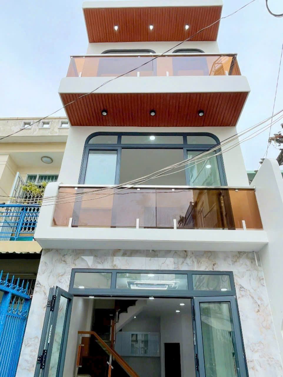 2 MẶT TIỀN LẠI LÀ CĂN GÓC THOÁNG<br><br>ĐÚC XÂY MỚI 3 TẤM  TRUNG TÂM Q4 - Ảnh chính