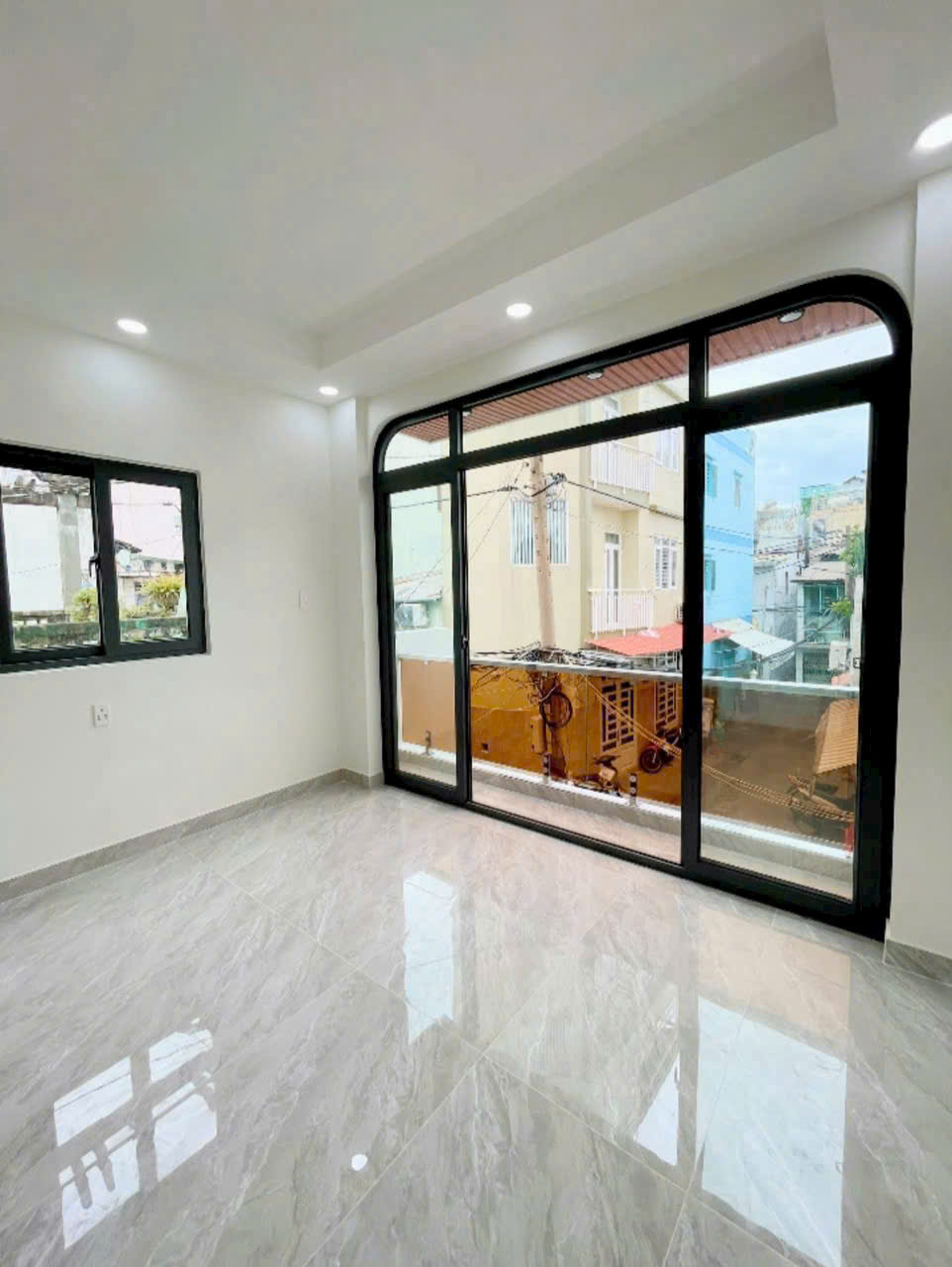 2 MẶT TIỀN LẠI LÀ CĂN GÓC THOÁNG<br><br>ĐÚC XÂY MỚI 3 TẤM  TRUNG TÂM Q4 - Ảnh 3