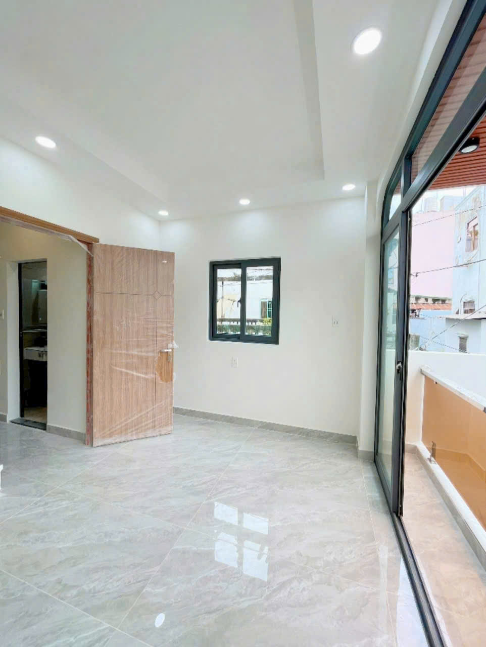 2 MẶT TIỀN LẠI LÀ CĂN GÓC THOÁNG<br><br>ĐÚC XÂY MỚI 3 TẤM  TRUNG TÂM Q4 - Ảnh 4