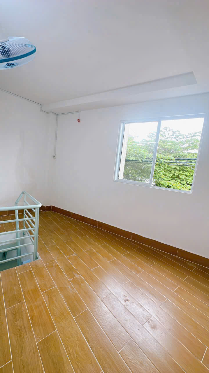 SÁT MẶT TIỀN XE HƠI <br>CÓ 2 TỶ <br>NGANG 4.5 X DTSD 22 M2 - Ảnh 2