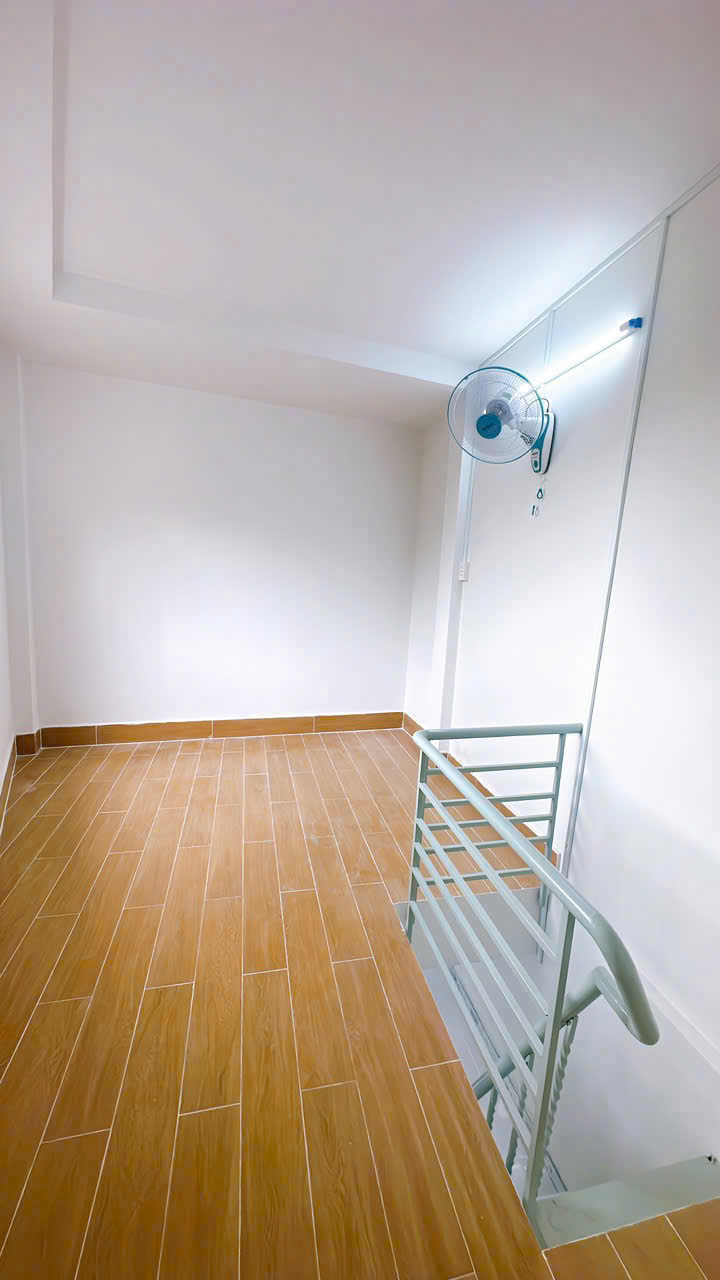 SÁT MẶT TIỀN XE HƠI <br>CÓ 2 TỶ <br>NGANG 4.5 X DTSD 22 M2 - Ảnh 3